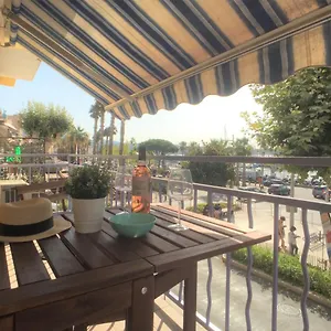 Appartement Le 2 - Un Balcon Sur Le Port, Bandol